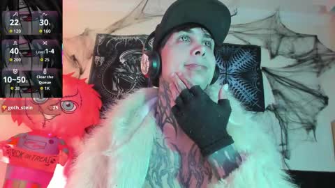 Snapshot of vampiredavyd chatting on 10/15/25, 03:06 david guzman i model independenthelp me with a thumbs up online show from 10/15/25, 03:06