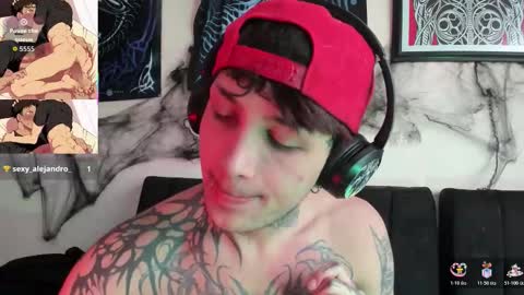 Snapshot of vampiredavyd chatting on 10/23/25, 04:28 david guzman i model independenthelp me with a thumbs up online show from 10/23/25, 04:28