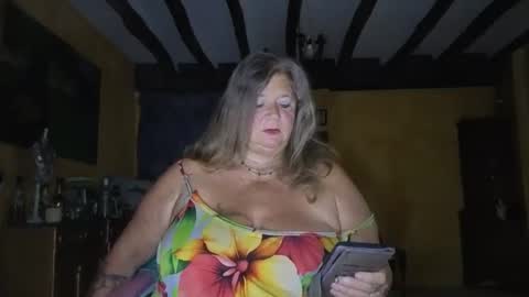 Snapshot of vampwoman chatting on 10/24/25, 06:43 vampwoman online show from 10/24/25, 06:43