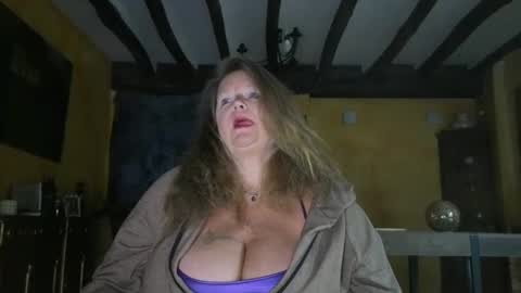 Snapshot of vampwoman chatting on 11/26/25, 07:42 vampwoman online show from 11/26/25, 07:42