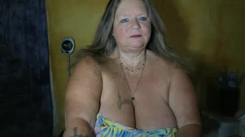 Snapshot of vampwoman chatting on 06/21/26, 05:32 vampwoman online show from 06/21/26, 05:32