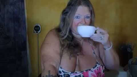 Snapshot of vampwoman chatting on 06/28/26, 06:19 vampwoman online show from 06/28/26, 06:19
