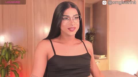 Snapshot of vampy__cinna chatting on 11/20/25, 12:11 Cinnamon online show from 11/20/25, 12:11