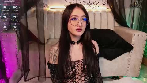 Snapshot of vampy_girl chatting on 10/19/25, 09:04 Follow me in me ONLYFANS Giselxox online show from 10/19/25, 09:04