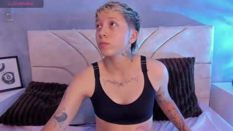 vane_grey online show from 05/25/26, 08:37