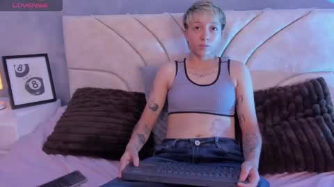 vane_grey online show from 05/26/26, 08:49