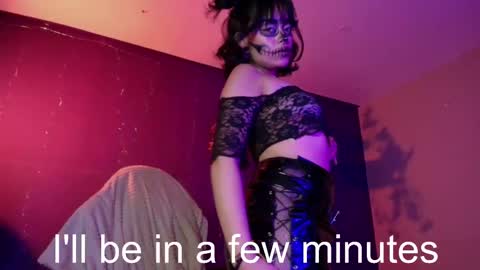 Snapshot of vanelope11 chatting on 10/31/25, 07:26 Vanelope online show from 10/31/25, 07:26