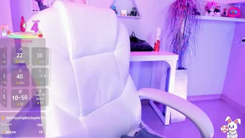 Snapshot of vanelope_evans_ chatting on 10/28/25, 12:36 vanelope_evans_ online show from 10/28/25, 12:36