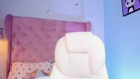 Snapshot of vanelope_evans_ chatting on 11/11/25, 01:00 vanelope_evans_ online show from 11/11/25, 01:00