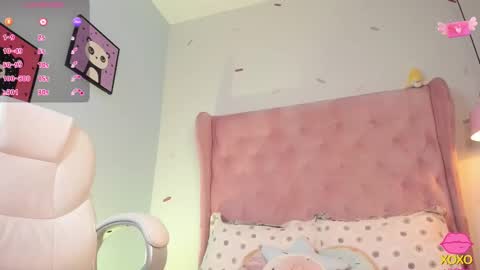 Snapshot of vanelope_evans_ chatting on 11/30/25, 12:42 vanelope_evans_ online show from 11/30/25, 12:42