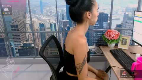 Snapshot of vanesa_19_ chatting on 11/06/25, 02:18 VANESA online show from 11/06/25, 02:18