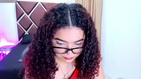 Snapshot of vanesa_coronel chatting on 05/29/26, 11:19 Vanesa online show from 05/29/26, 11:19