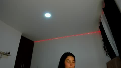 Snapshot of vanesa_g1 chatting on 06/05/26, 06:52 vanesa_g1 online show from 06/05/26, 06:52