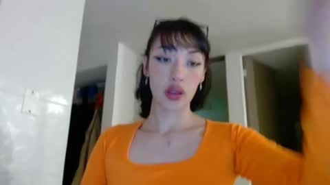 Snapshot of vanesaafoxx chatting on 11/13/25, 05:39 Vans online show from 11/13/25, 05:39