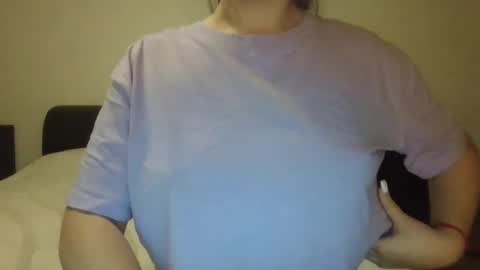 Snapshot of vanesajewel chatting on 03/02/25, 08:40 VanesaJewel online show from 03/02/25, 08:40