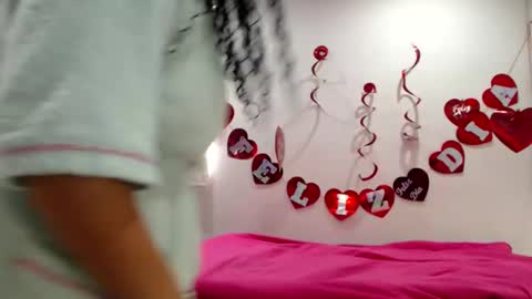 vanessa and samantha online show from 02/16/25, 08:11