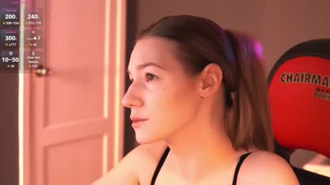 Snapshot of vanessa__lui chatting on 02/21/26, 10:27 Vanessa online show from 02/21/26, 10:27