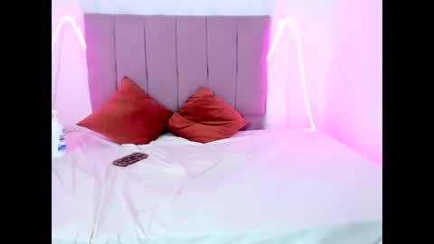 Snapshot of vanessa_andrea chatting on 11/29/25, 10:46 vanessa_andrea online show from 11/29/25, 10:46