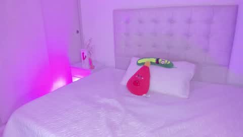 Snapshot of vanessa_cruz_18 chatting on 02/26/26, 08:52 Vane online show from 02/26/26, 08:52