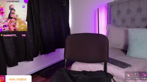 vanessa_mejiia online show from 04/28/26, 04:12