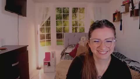 Snapshot of vanessa_udream chatting on 05/30/26, 08:17 Vanessa online show from 05/30/26, 08:17