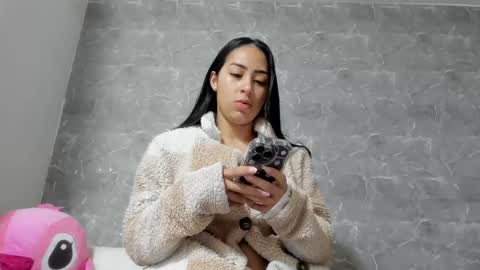 Snapshot of vanessaadol chatting on 02/23/25, 12:05 vanessaadol online show from 02/23/25, 12:05