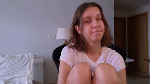 Snapshot of vanessabayer chatting on 12/20/24, 06:19 vanessa online show from 12/20/24, 06:19