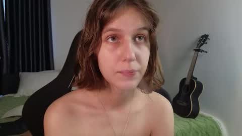 Snapshot of vanessabayer chatting on 09/17/25, 02:24 vanessa online show from 09/17/25, 02:24