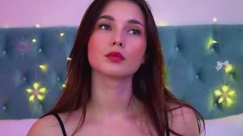 Snapshot of vanessacelesti chatting on 12/19/25, 06:15 Vanessa online show from 12/19/25, 06:15