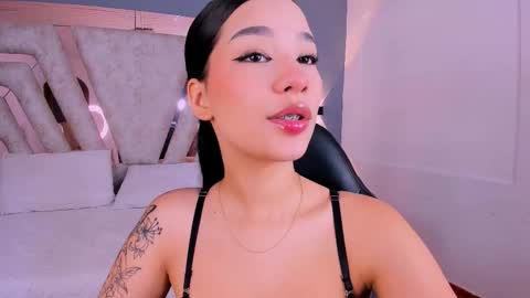 vanessaduval online show from 12/20/25, 04:08