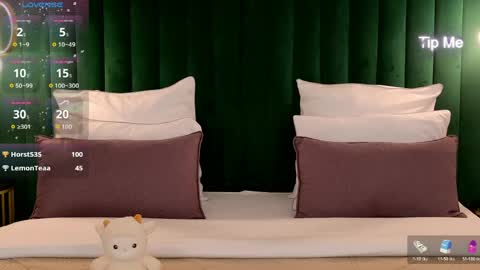 Snapshot of vanessafields chatting on 03/19/26, 06:12 Vanessa online show from 03/19/26, 06:12