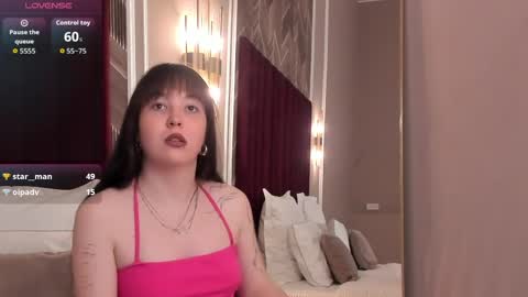 Snapshot of vanessafields chatting on 04/13/26, 03:28 Vanessa online show from 04/13/26, 03:28