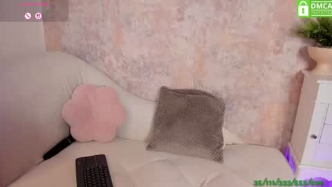 Snapshot of vanessafox__ chatting on 07/15/26, 02:00 V online show from 07/15/26, 02:00