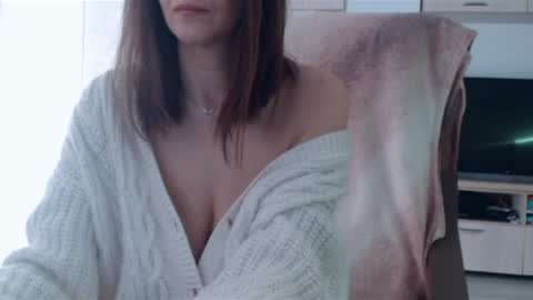 Snapshot of vanessalarahot chatting on 03/06/25, 11:47 Vanessa online show from 03/06/25, 11:47