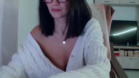 Snapshot of vanessalarahot chatting on 10/03/25, 10:34 Vanessa online show from 10/03/25, 10:34
