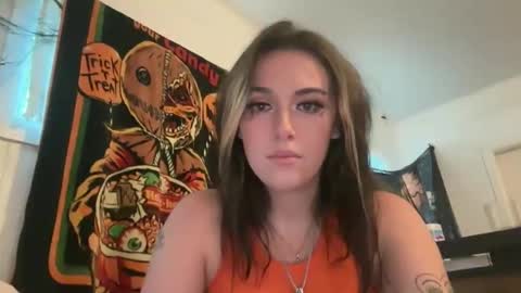 Snapshot of vanessaluvs2play chatting on 10/31/25, 10:11 vanessaluvs2play online show from 10/31/25, 10:11