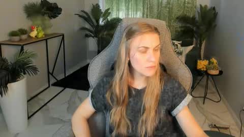 Vanessa online show from 10/20/25, 06:47