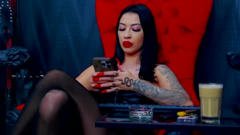 Snapshot of vanessamorningstar1 chatting on 01/12/25, 01:21 Miss Vanessa online show from 01/12/25, 01:21