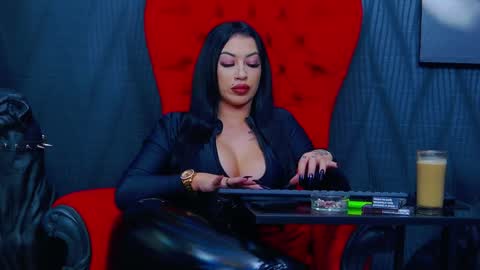 Snapshot of vanessamorningstar1 chatting on 01/23/25, 01:30 Miss Vanessa online show from 01/23/25, 01:30