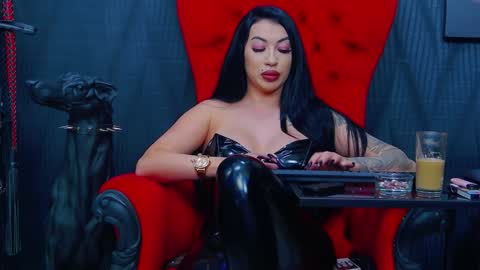 Snapshot of vanessamorningstar1 chatting on 01/28/25, 01:29 Miss Vanessa online show from 01/28/25, 01:29