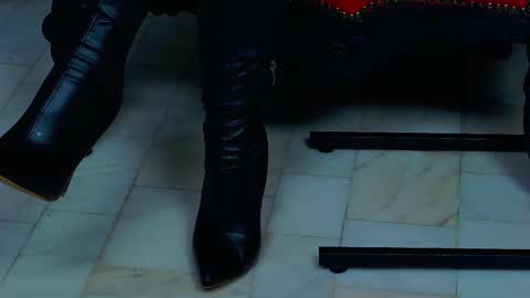 Snapshot of vanessamorningstar1 chatting on 03/10/25, 01:10 Miss Vanessa online show from 03/10/25, 01:10