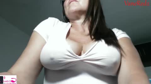 Vanesared2 online show from 10/06/25, 01:36