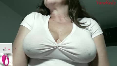 Vanesared2 online show from 12/18/25, 12:27