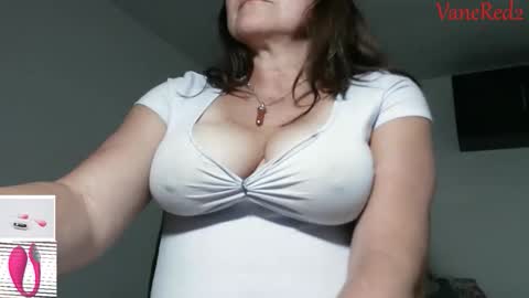 Vanesared2 online show from 12/20/25, 01:02