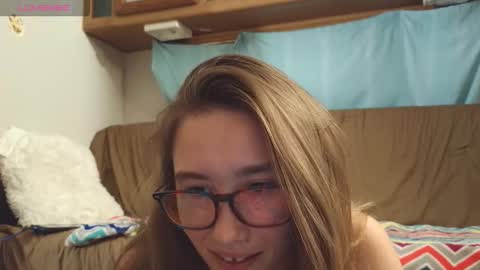 Snapshot of vanessarose4825 chatting on 10/27/25, 10:25 Vanessa Rose online show from 10/27/25, 10:25