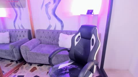 vanessascott_ online show from 03/10/26, 05:45