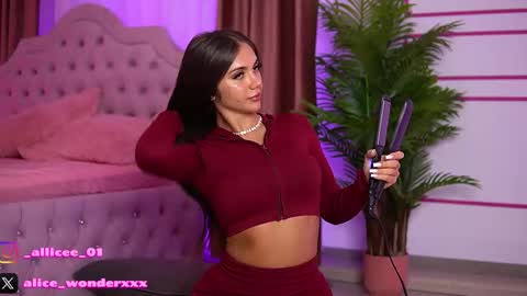 Vanessa Simon online show from 10/29/25, 06:04