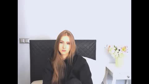 VanessaTrue online show from 12/19/25, 04:36