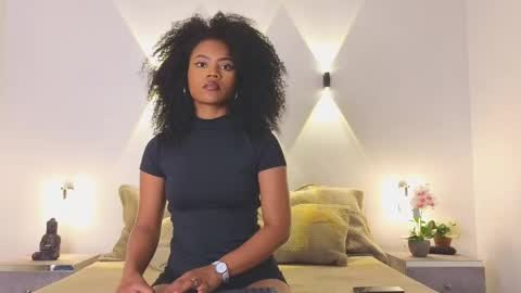 Snapshot of vanestrauss chatting on 01/22/25, 07:45 New account follow me online show from 01/22/25, 07:45