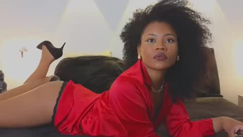 Snapshot of vanestrauss chatting on 01/31/25, 08:22 New account follow me online show from 01/31/25, 08:22